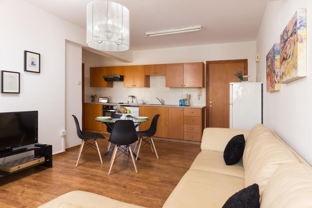 Mama Seaside Apartment Ларнака Екстер'єр фото