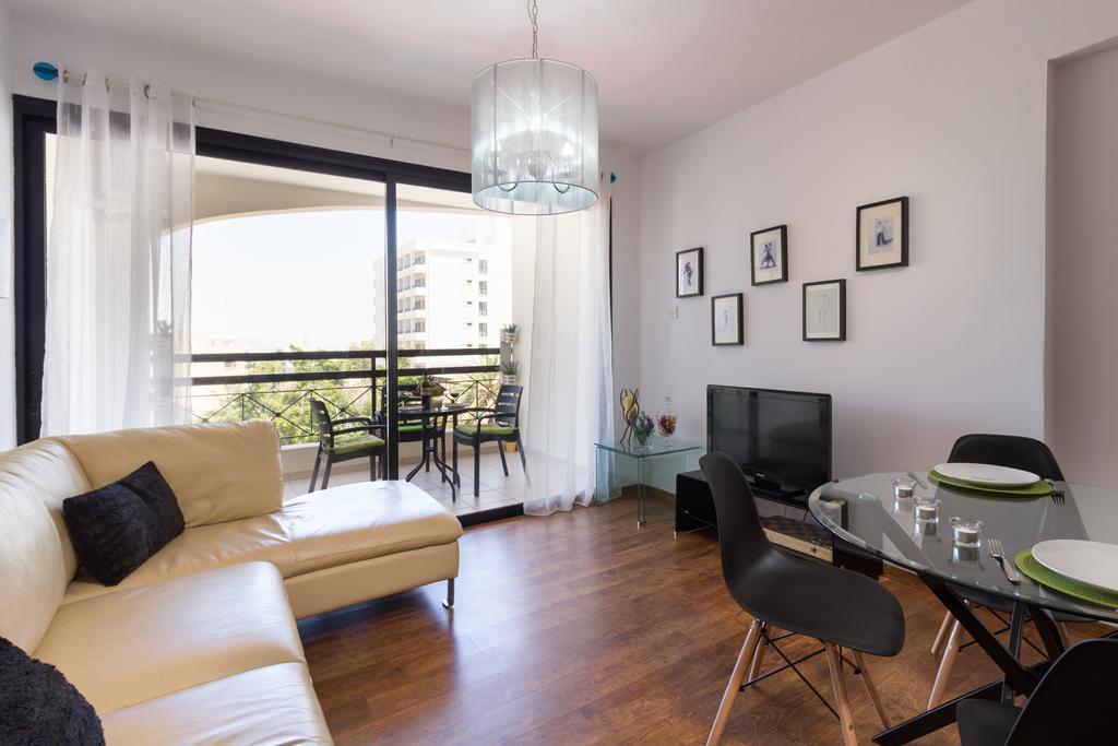 Mama Seaside Apartment Ларнака Екстер'єр фото