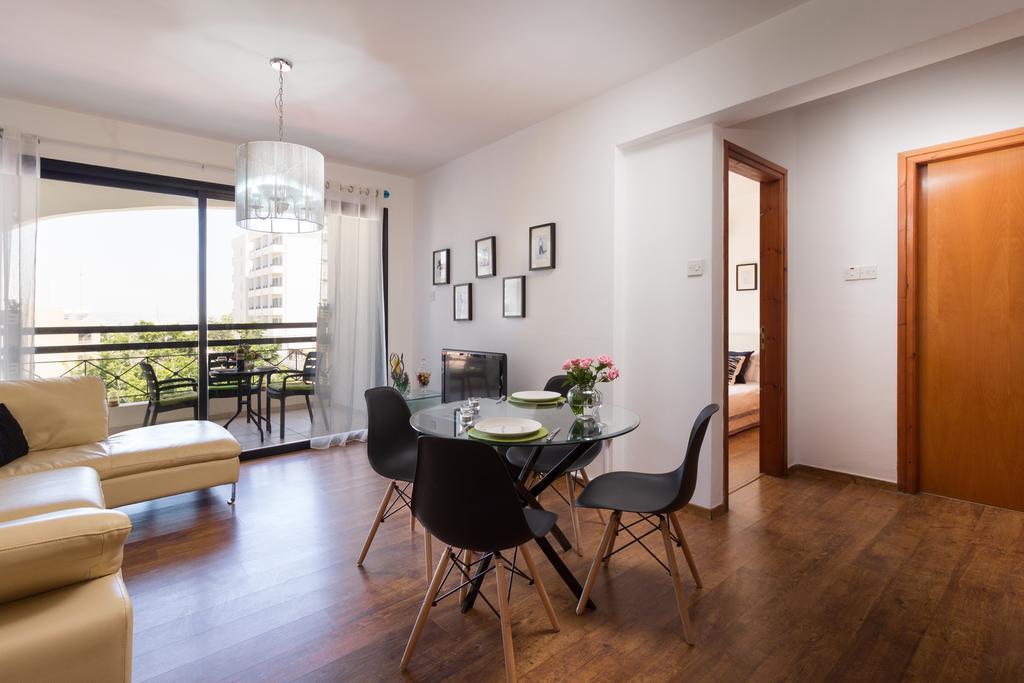 Mama Seaside Apartment Ларнака Екстер'єр фото