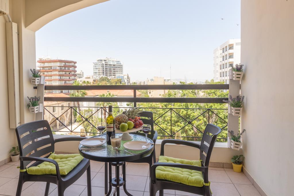 Mama Seaside Apartment Ларнака Екстер'єр фото