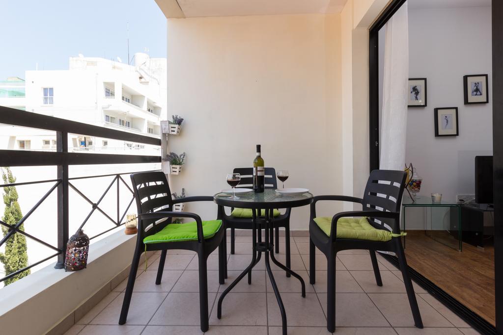 Mama Seaside Apartment Ларнака Екстер'єр фото