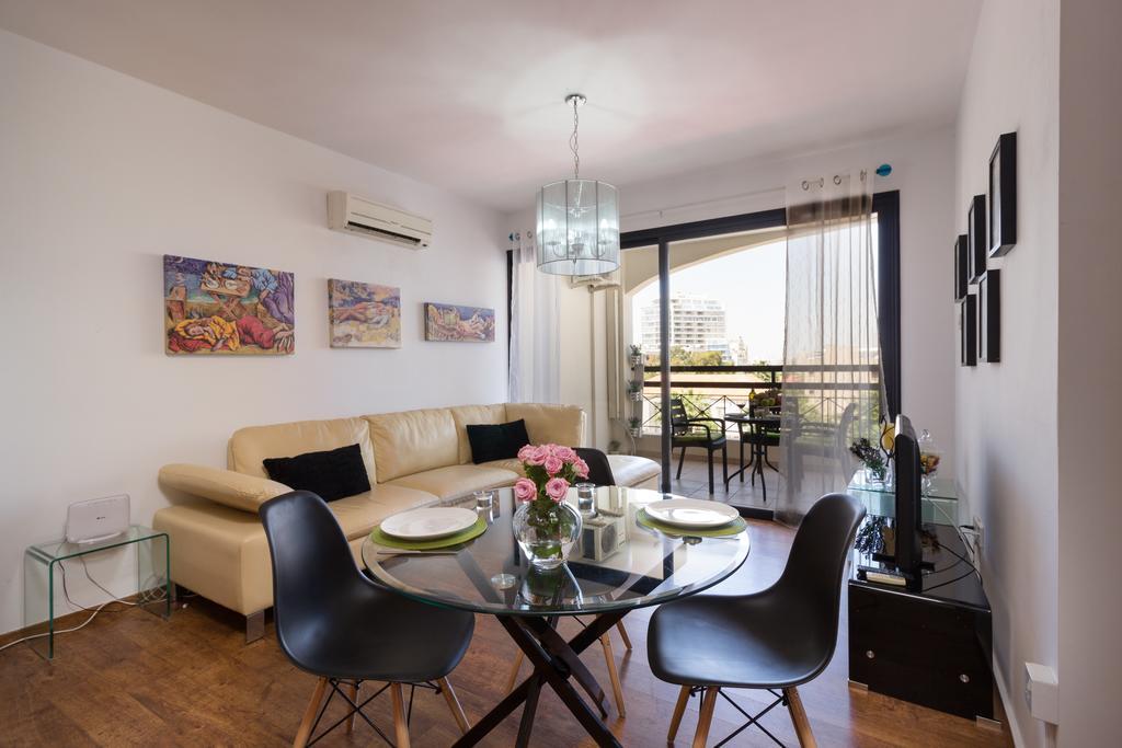 Mama Seaside Apartment Ларнака Екстер'єр фото
